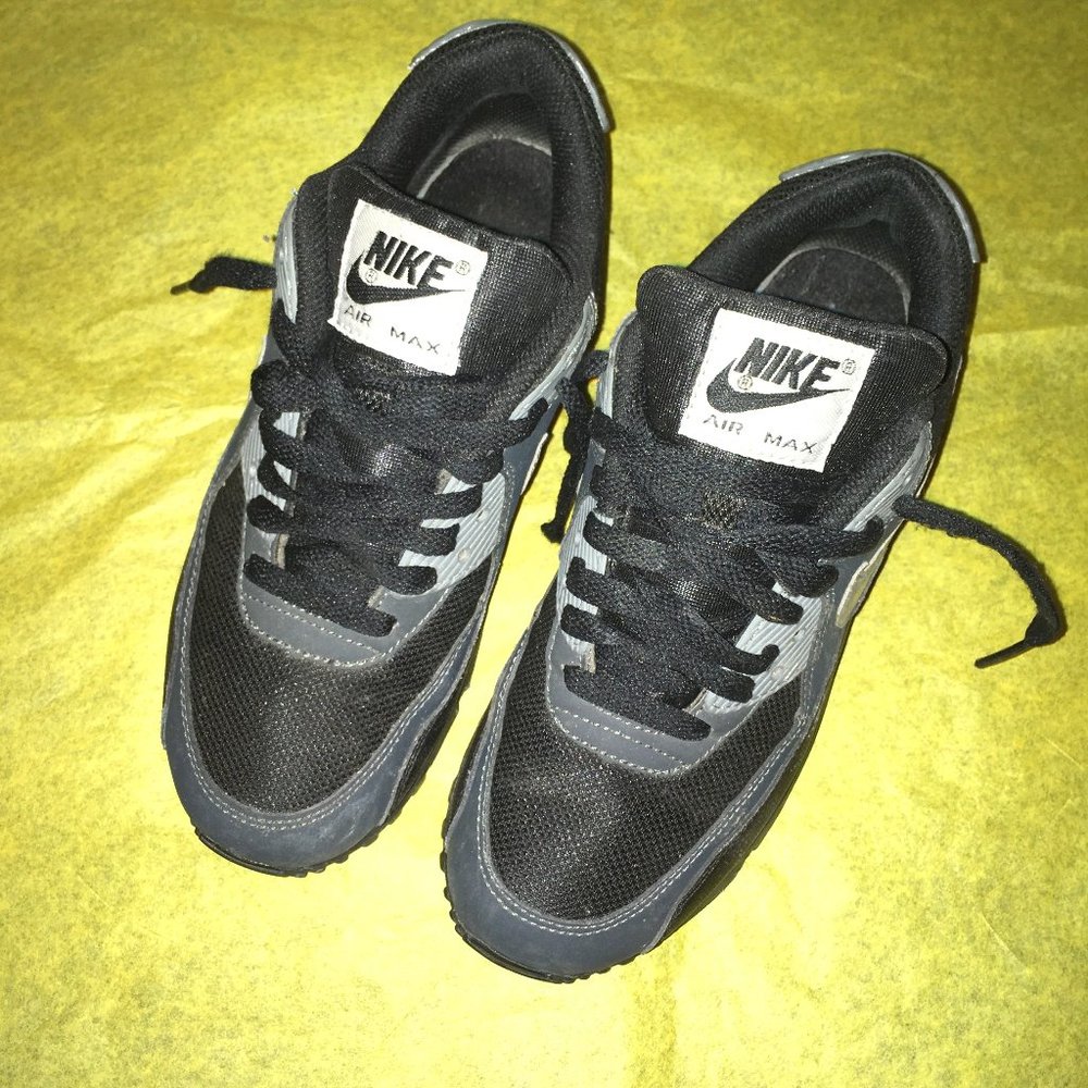 SOLD- Nike Air Max 90 (4.5Youth/Women US 6)
